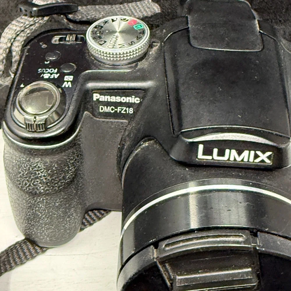Panasonic Lumix DMC-FZ18 Camera w/‎ Battery & Strap